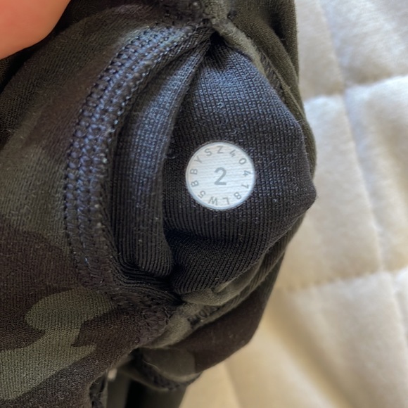 🍋LULULEMON🍋 Incognito Camo Multi Gator Green Align 28” Size 2 - Picture 10 of 10